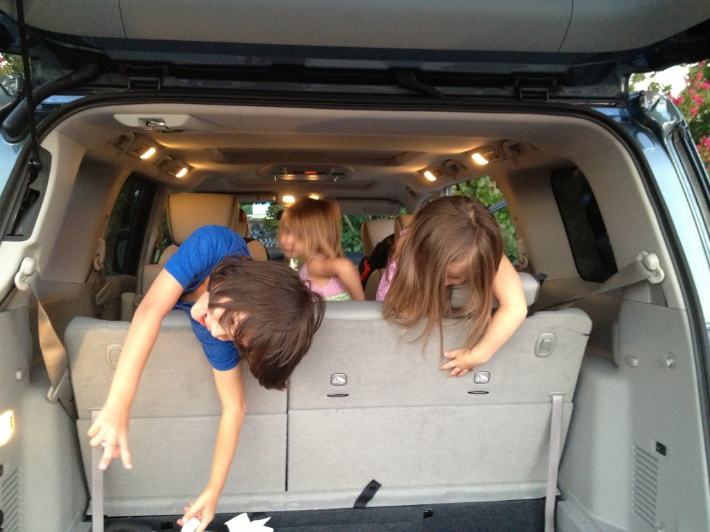 Here are the top 5 sanity saving road trip tips for kids and their parents…easy ways to make summer road trips less stressful and more enjoyable. These tricks work no matter what your summer travel plans are!