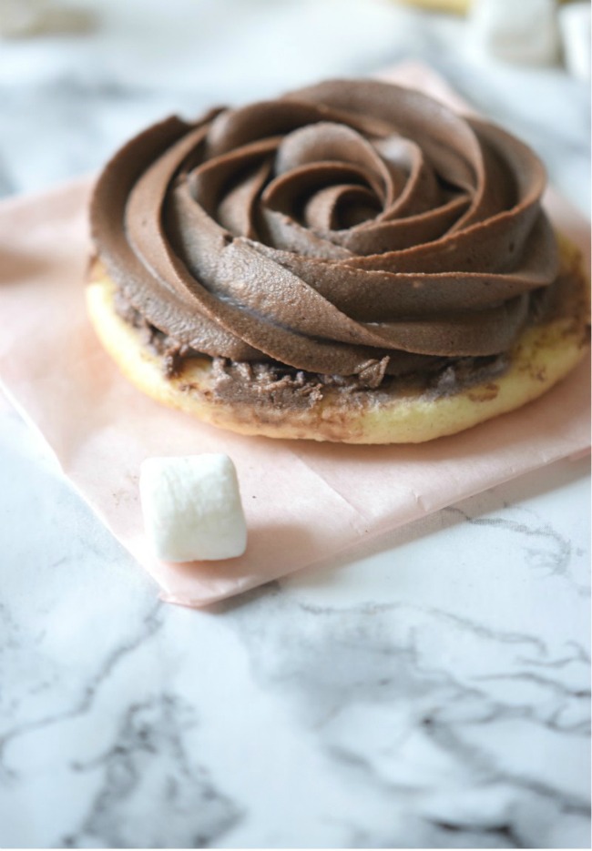 Hot Chocolate Marshmallow Cookies from Carmella Pop