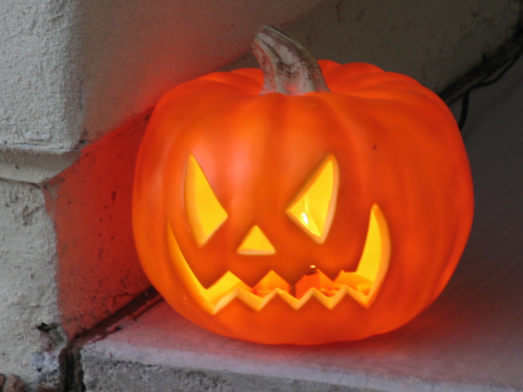 how to stay safe for Halloween October 31st