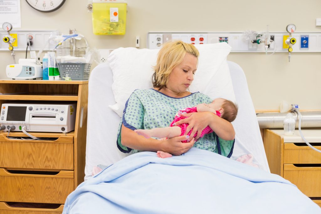 10+ Best Gifts for a New Mom When She's in the Hospital - What