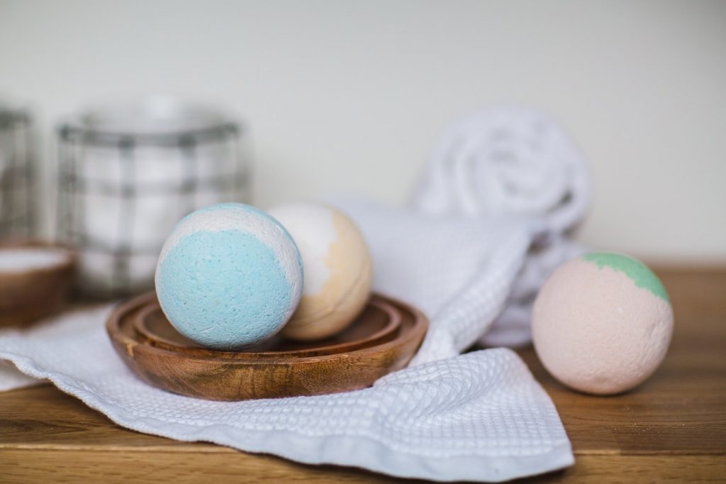 DIY bath bombs - these are among the best projects to create pretty quickly