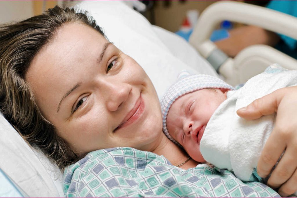 10+ Best Gifts for a New Mom When She