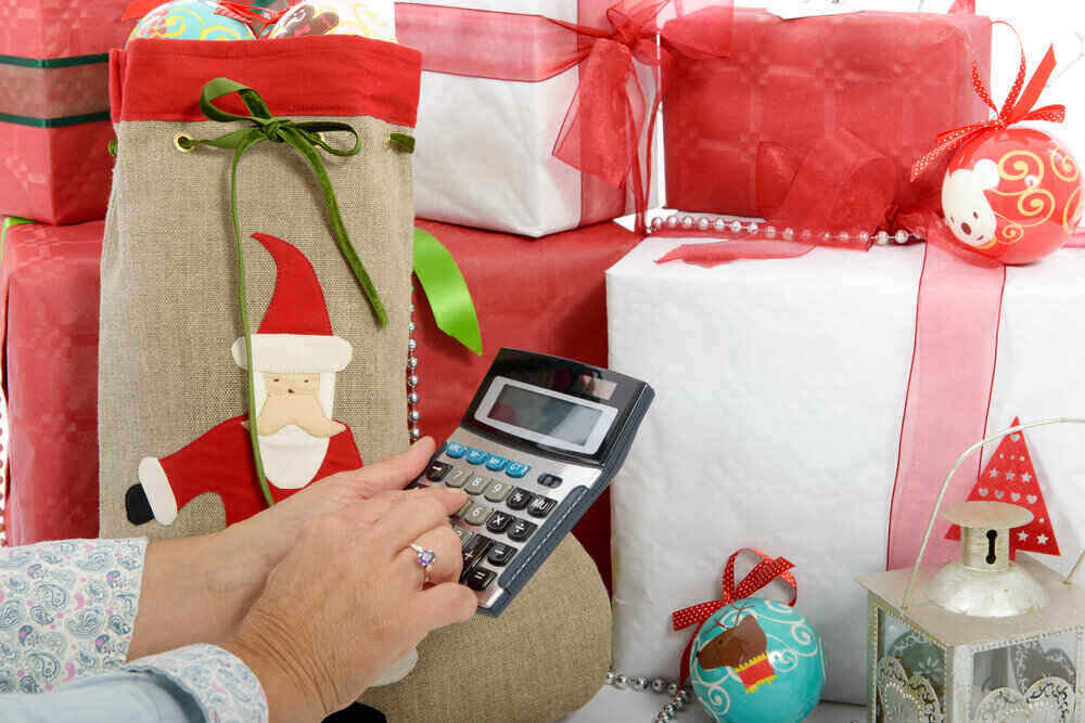 5 Crazy Cheap Christmas Gift Baskets From the Dollar Store Under $10