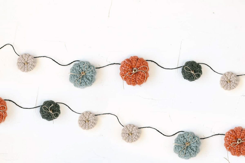 small crochet pumpkins made into a fall garland perfect to sell at a crafts fair