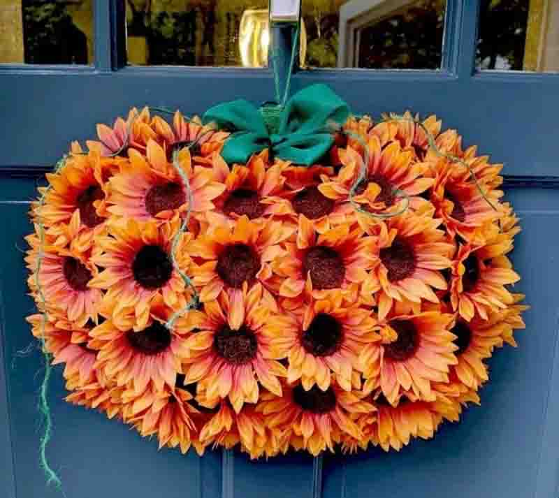 DIY sunflower wreath in the shape of a pumpkin